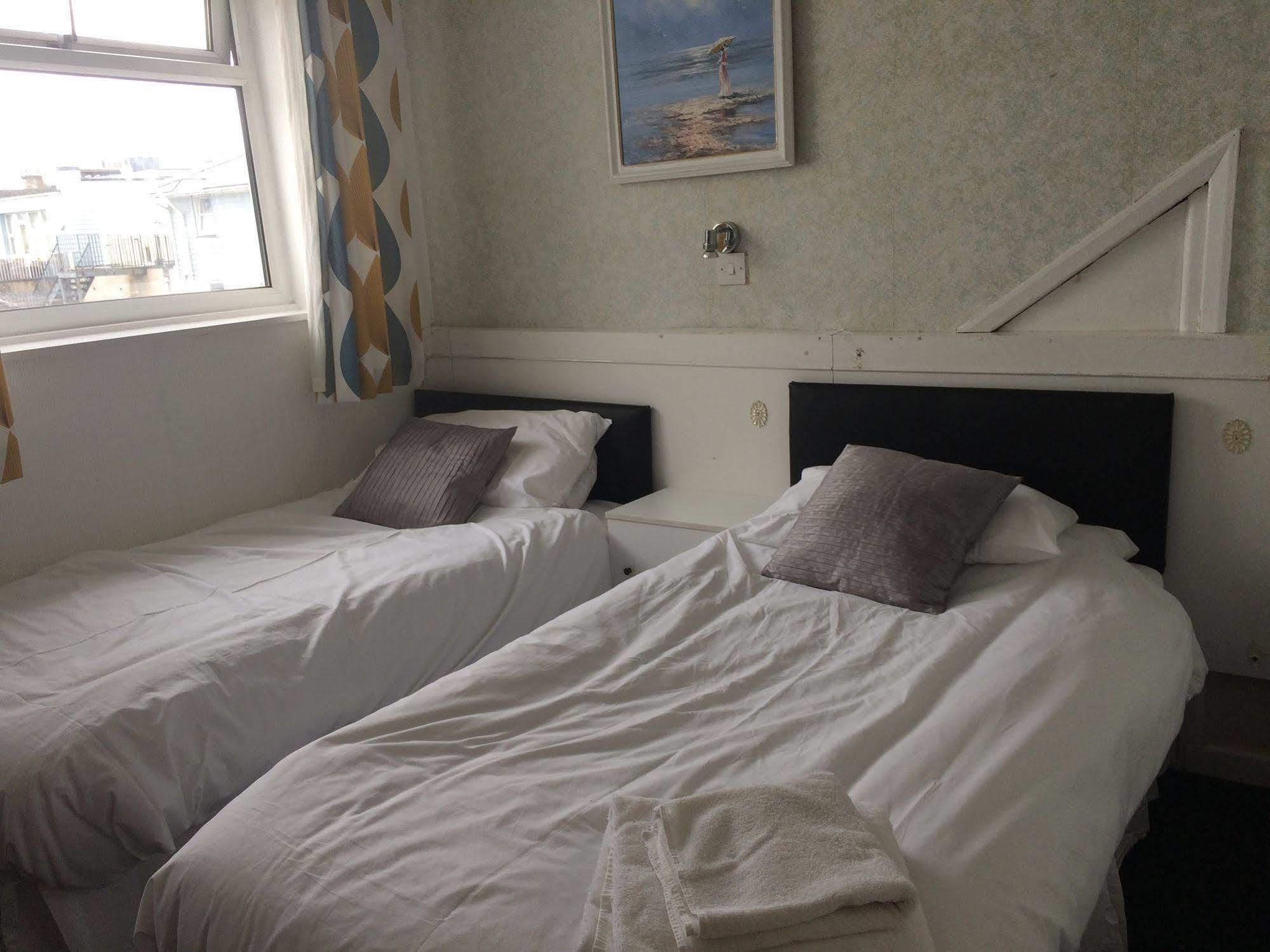 St Weonards Bed and Breakfast Paignton Eksteriør billede